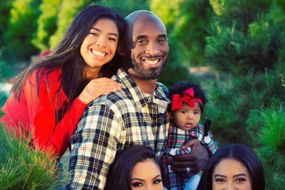 Kobe Bryant com a mulher e as quatro filhas 