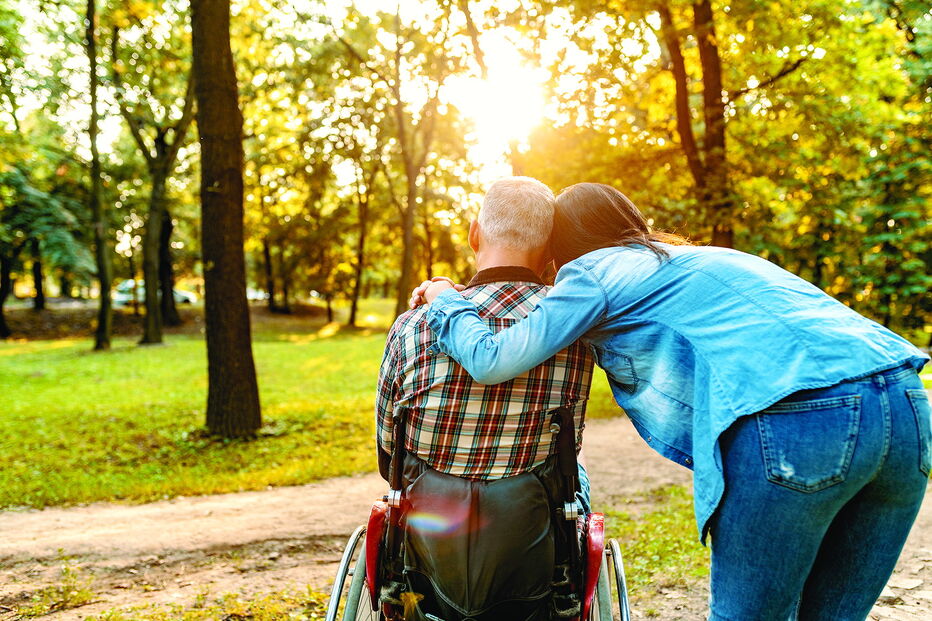 Assistente social saca milhares a idoso para ter corpo de sonho