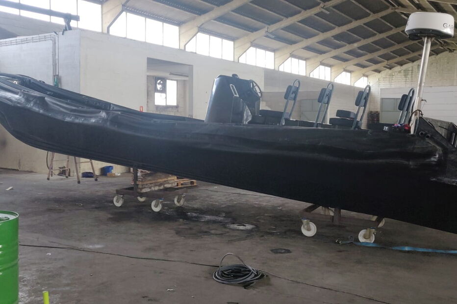 Desmantelada fábrica clandestina de lanchas rápidas usadas no tráfico de droga