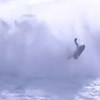 Imagens impressionantes mostram força das ondas a sacudir jet ski onde estava Alex Botelho na Nazaré 