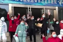 Pacientes que venceram coronavírus celebram após terem alta do hospital