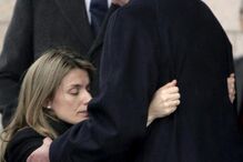 Rainha Letizia no funeral da irmã, em 2007