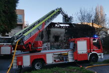 Incêndio destruiu edifício devoluto no Porto