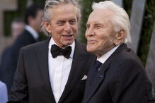 Kirk Douglas com o filho Michael Douglas