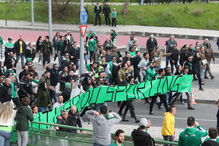 Adeptos do Sporting protestam contra direção do clube em Alvalade