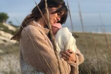 Cláudia Vieira radiante com a filha Caetana