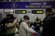 Aeroporto de Lisboa tem nova área de controlo de chegadas do SEF