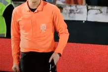 Gesto polémico de árbitro durante Famalicão - Benfica gera indignação nas redes sociais