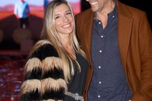 José Carlos Pereira com a namorada após a cirurgia.JPG