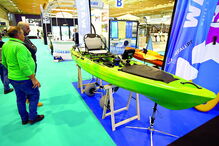 1650 € Caiaque. Outro equipamento exclusivo para a pesca. Tem pedais, capacidade  para duas canas e caixa para peixe.