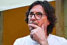 Abel Gregório, dono de um restaurante, relata atos de vandalismo