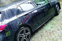 xemplo de automóvel danificado pelos assaltantes