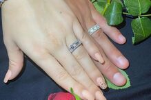 Hulk e Camila trocam alianças