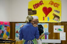 Dino, o 'chef dos pobres' que aos 90 anos cozinha para os sem-abrigo