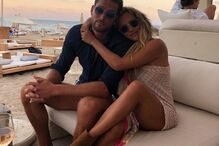 Caroline Flack com o namorado