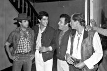 Tozé Martinho estreou-se como ator na novela ‘Vila Faia’, da RTP, em 1982. Na foto, está ao lado de Nuno Homem de Sá, Nicolau Breyner e Luís Esparteiro