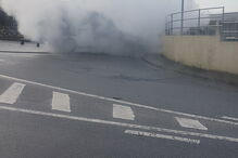 Carrinha consumida pelas chamas em Gondomar