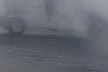 Carrinha consumida pelas chamas em Gondomar