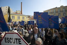 Milhares de pessoas junto ao parlamento contra a despenalização da morte assistida