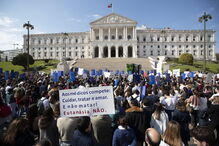 Milhares de pessoas junto ao parlamento contra a despenalização da morte assistida