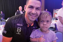 Menino que implorou pela morte após ser alvo de bullying volta a sorrir. Mundo envia mensagens de solidariedade