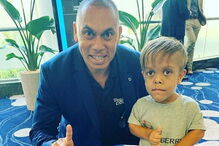 Menino que implorou pela morte após ser alvo de bullying volta a sorrir. Mundo envia mensagens de solidariedade