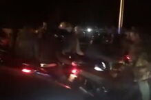 Dezenas de pessoas prestam homenagem aos três amigos que morreram em acidente na Segunda Circular