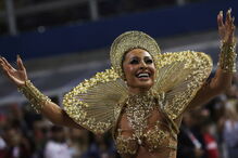 Rei D. Sebastião é destaque na segunda noite de desfiles das escolas de samba de São Paulo