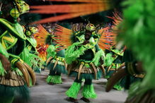 Rei D. Sebastião é destaque na segunda noite de desfiles das escolas de samba de São Paulo