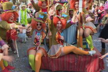 Carnaval de Torres Vedras reúne milhares de foliões em tarde de calor