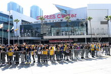 Estrelas da NBA e 20 mil adeptos prestam última homenagem a Kobe Bryant