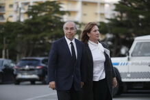 Luís Marques Mendes no velório de Laura Ferreira, mulher de Passos Coelho