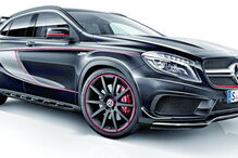 Mercedes GLA 45 AMG ficou partido ao meio depois de derrubar um poste e atingir um pórtico na 2ª Circular.  Os três ocupantes tiveram morte imediata 