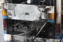 Incêndio destrói autocarro no Cacém