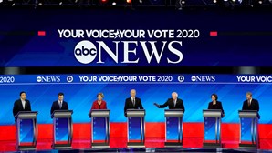 Tensão e ataques cruzados: Foi assim o primeiro debate democrata após o início das primárias nos EUA