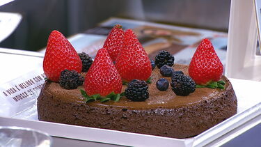 Quer surpreender no Dia dos Namorados? Aprenda a fazer bolo de mousse de chocolate
