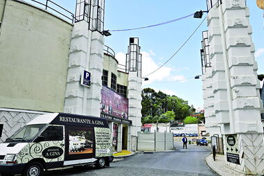 O Parque Mayer está localizado junto à avenida da Liberdade, numa das zonas nobres da cidade de Lisboa 