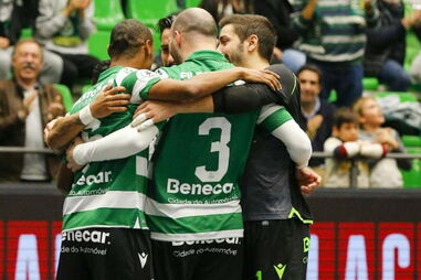 Sporting vence dérbi e ultrapassa Benfica na liderança do campeonato nacional de futsal