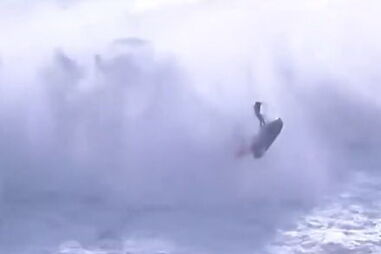Imagens impressionantes mostram força das ondas a sacudir jet ski onde estava Alex Botelho na Nazaré 