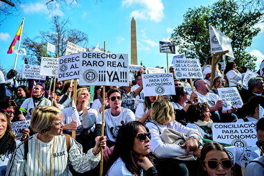 A manifestação percorreu o centro de Madrid e foram ouvidas várias palavras de ordem e de protesto 