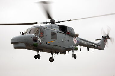 Marinha moderniza helicópteros e realiza primeiro voo de teste "com sucesso"