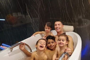 Estado de alerta em Itália devido ao coronavírus condiciona dia a dia de Cristiano Ronaldo e família