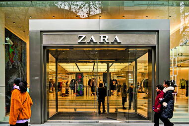 Associação têxtil de Espanha alerta para uma eventual subida dos preços do  vestuário