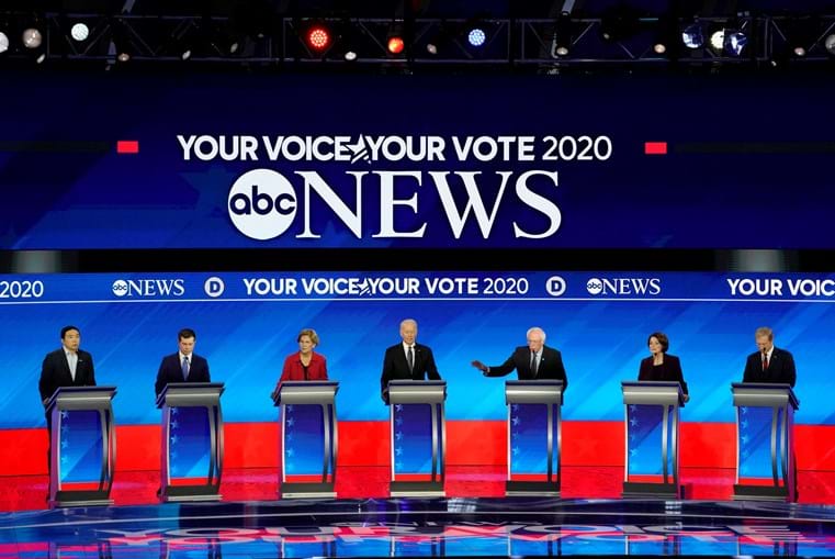 Tensão e ataques cruzados: Foi assim o primeiro debate democrata após o início das primárias nos EUA