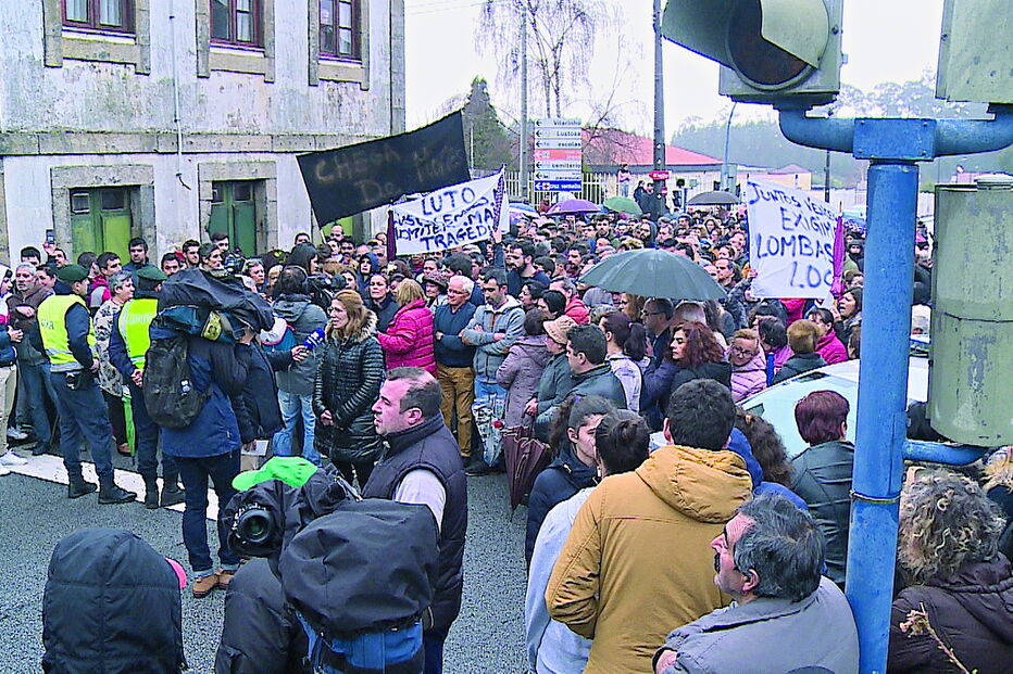 Mais de 300 pessoas participaram em manifestação em Lustosa 