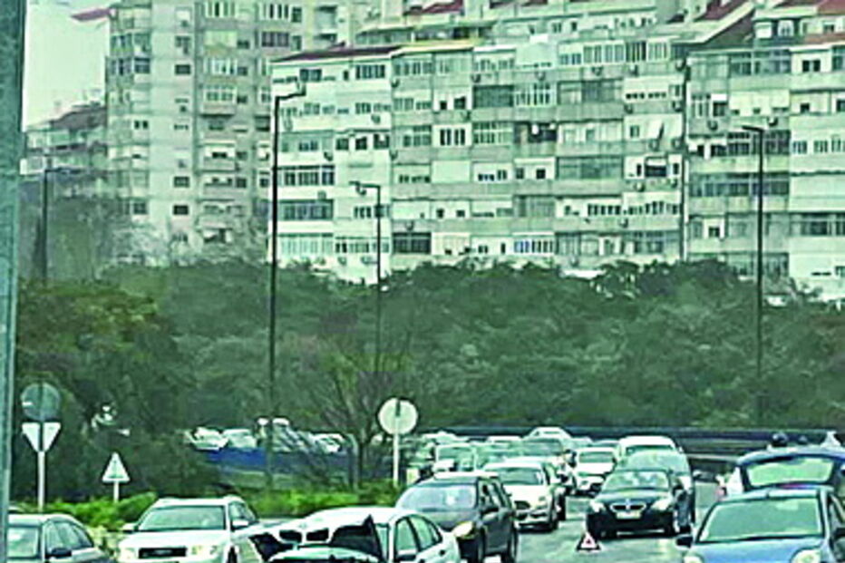 Um dos veículos acidentados 