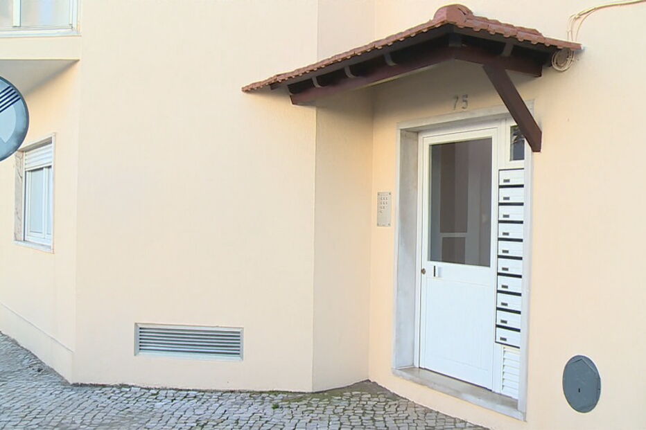 Homem encontrado morto e amarrado dentro de casa em Cascais