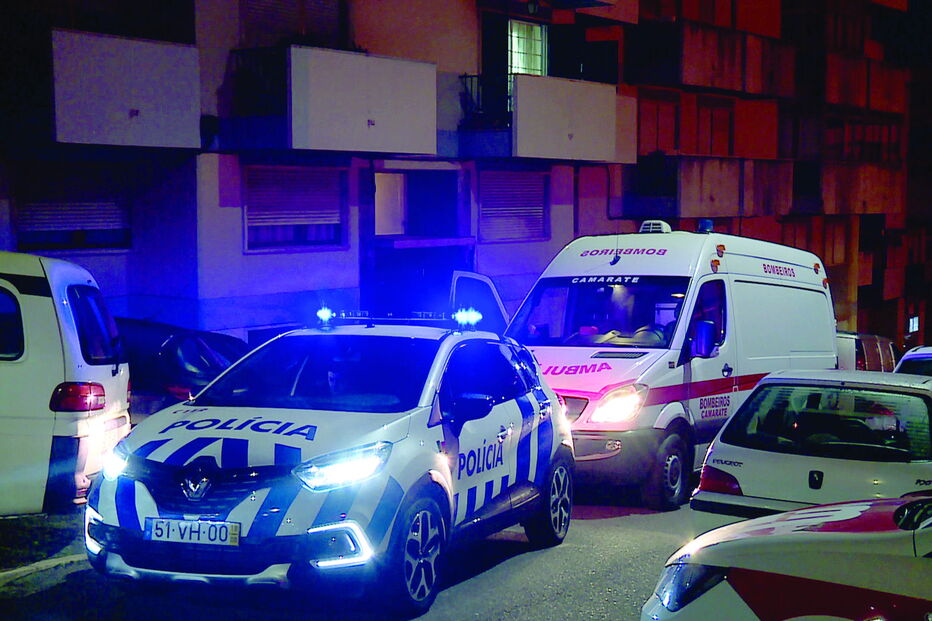 Bombeiros recolheram o corpo já muito perto da meia-noite