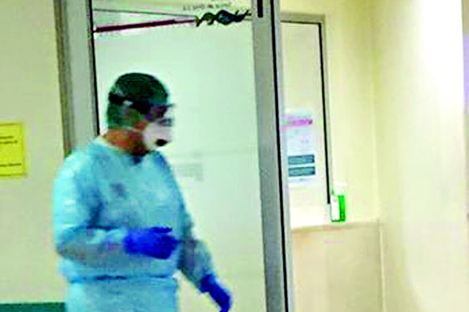 Elemento do INEM no Hospital Curry Cabral 