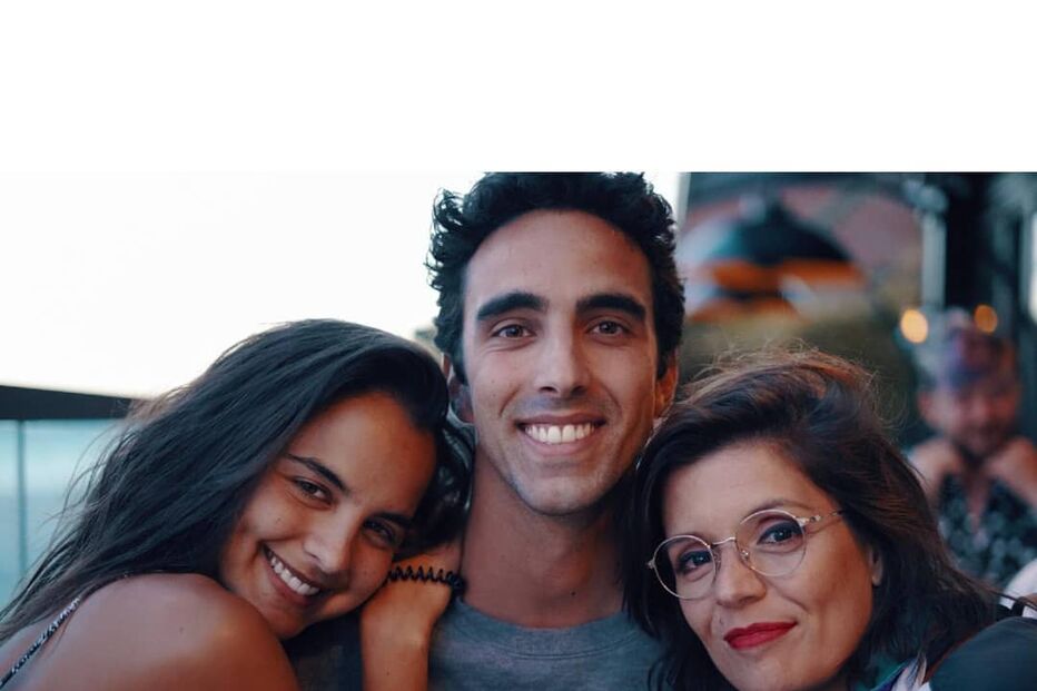 Sara Matos com o irmão e a cunhada.jpg